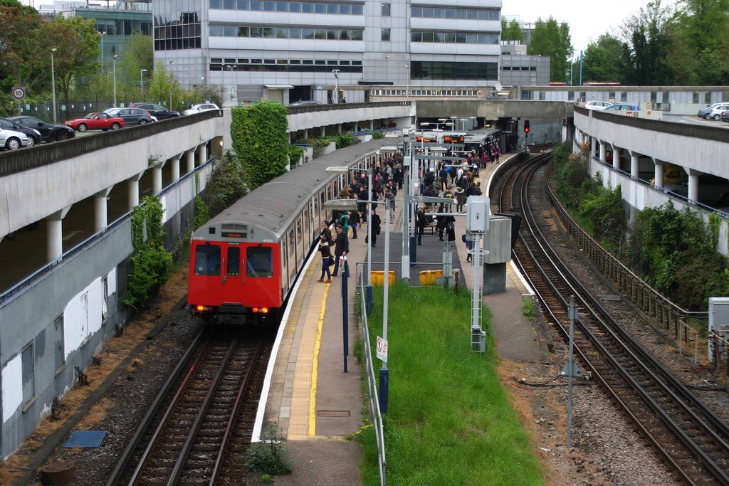 Gunnersbury Station platform