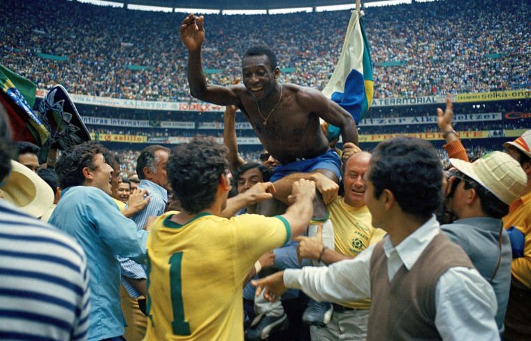 Pele celebrating with fans holding him up in the air